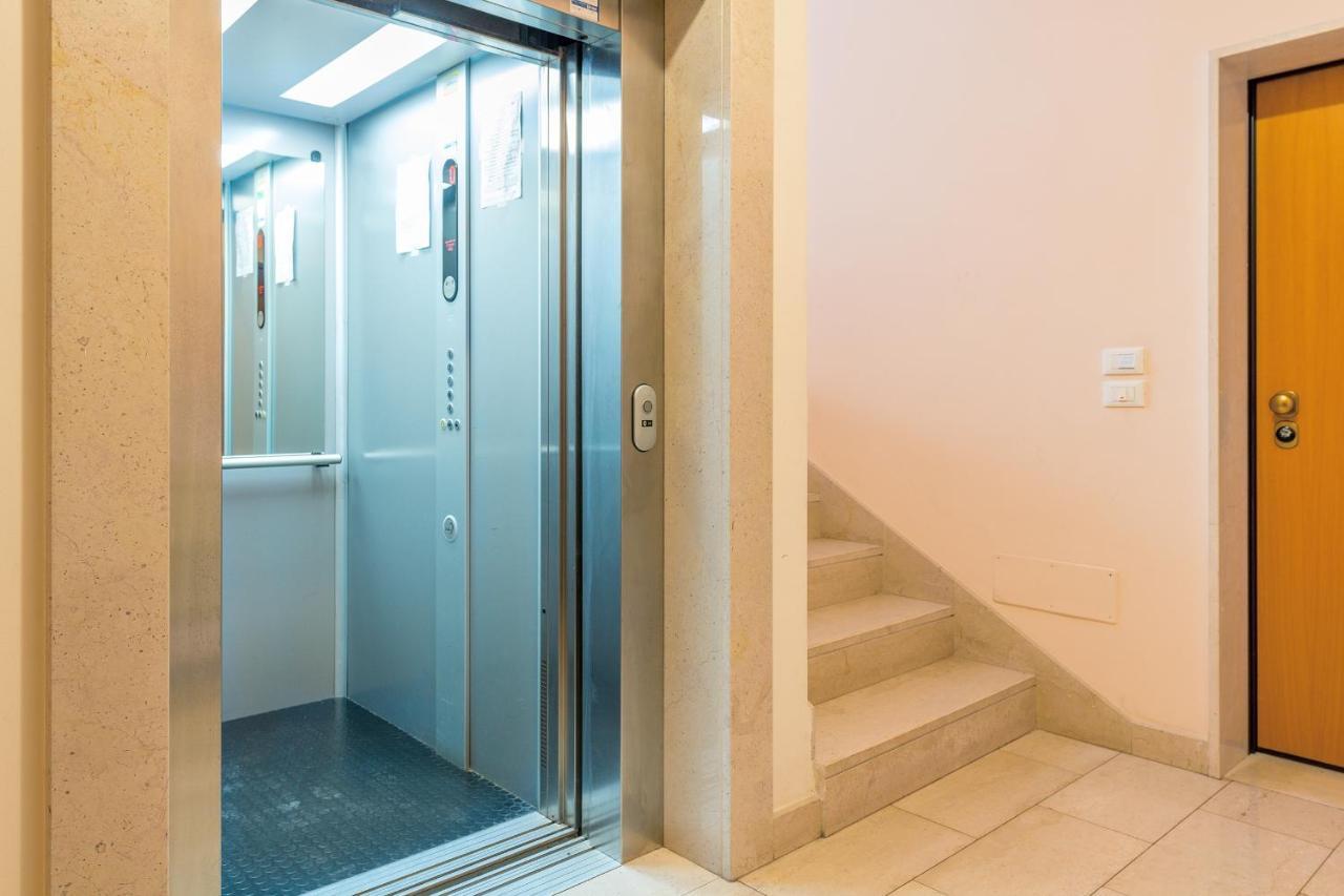 Goodstay Archimede Apartment Lecce Exteriör bild
